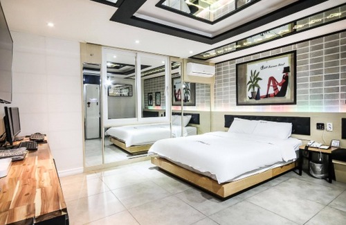 Chunghung Hotel | Eco-Friendly Jungheung-dong Hotel with Breakfast & Hot Tub
