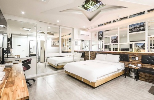 Chunghung Hotel | Eco-Friendly Jungheung-dong Hotel with Breakfast & Hot Tub