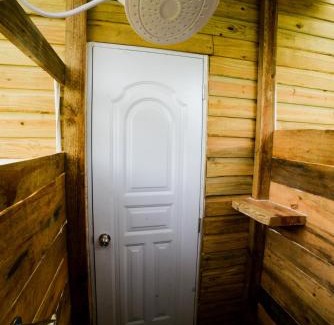 San Jose de las Matas Ski Chalet | Experience Junglavida: Pet-Friendly Retreat with Pool