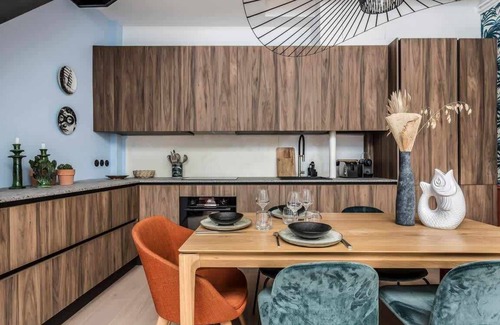 Grande Cote - Annonciade Apartment | Relaxing Jungle-Art Duplex with Breakfast and Kitchen Access
