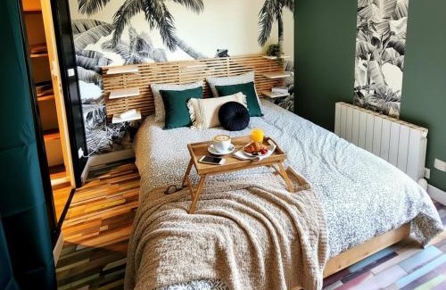 Noyon Apartment | Explore the Historic Noyon Apartment for Family Getaways