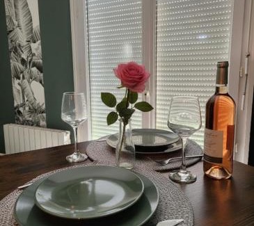 Noyon Apartment | Explore the Historic Noyon Apartment for Family Getaways
