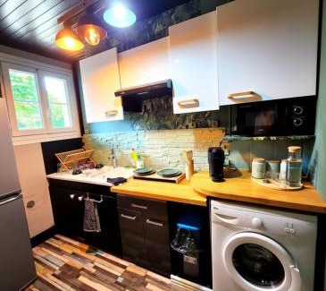 Noyon Apartment | Explore the Historic Noyon Apartment for Family Getaways