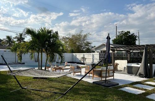 Lake Worth House | Experience Jungle Cottage: Pool, Hot Tub & Ocean Views