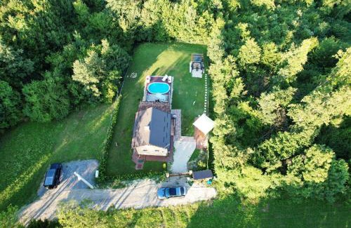 Sveti Ivan Zelina House | Exotic Jungle House with Private Pool & Hot Tub Retreat