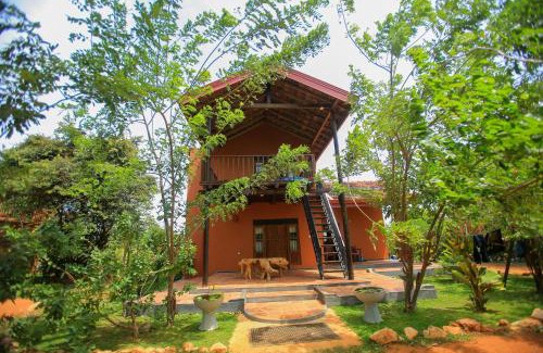 Inamaluwa Hotel | Tranquil Jungle Hut Resort Sigiriya with Pool & Dining