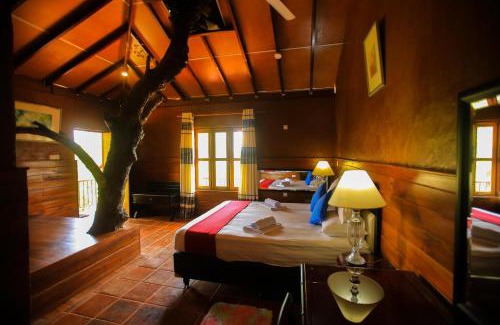 Inamaluwa Hotel | Tranquil Jungle Hut Resort Sigiriya with Pool & Dining