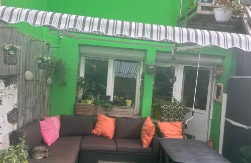 Hellebeekberg Bed & Breakfast | Discover Jungle Magic Room near Atomium with Kitchen Access