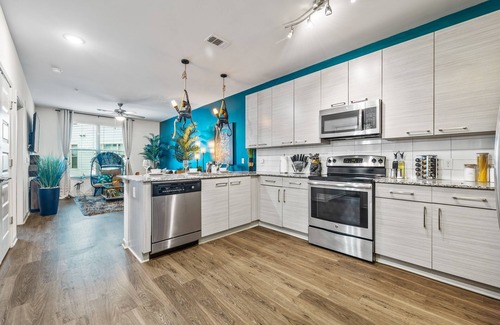 Great Lakes Apartment | Discover the Downtown Decatur Retreat with Rooftop Oasis
