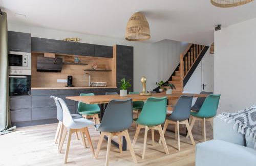 Lorient House | Urban Jungle Retreat: Pet-Friendly 4-Star Accommodation