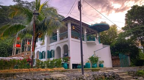 Bukit Lawang Apartment | Kid-Friendly Escape at JungleRiverHouse – Rated 8/10