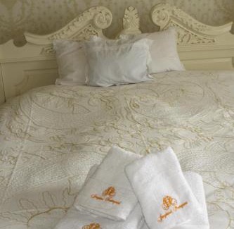 Praesto Bed & Breakfast | Enchanting Jungshoved Præstegård B&B with Ocean Views