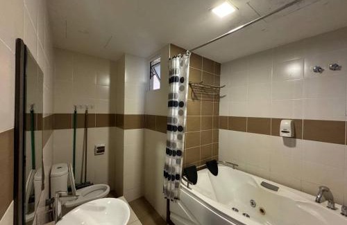 Malacca City Apartment | Relax at Junikastay BLagoon Melaka with Pool & Spa