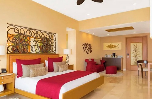 South Shore Hotel Area Hotel | Junior Panoramic Suite with Ocean Views & Private Balcony – Puerto Vallarta