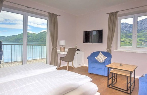 Unterach am Attersee House | Junior Suite 2022 with balcony and lake view - Attersee 7 - Hotel STADLER am Attersee, Ihr Seehotel im