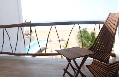 Ixtapa - Zihuatanejo Hotel | Cozy Junior Suite Apartment with Private Pool & Kitchen