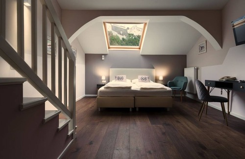 Altstadt Hotel | Elegant Junior Suite at Altstadthotel Kasererbräu