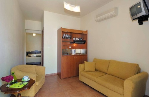 Kala Nera House | Cozy Junior Suite for 2 Adults + Child with Sea View
