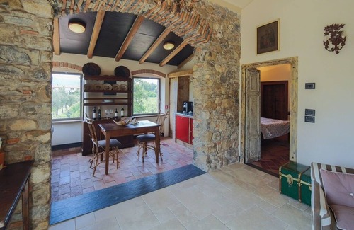 Sarzana House | Stylish Junior Suite with Pool Access and Breakfast Options