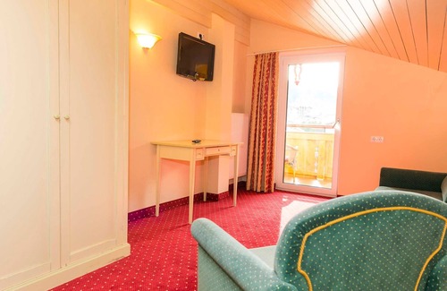 Niederau Hotel | Inviting Junior Suite Lanerköpfl with Breakfast at Hotel Schneeberger