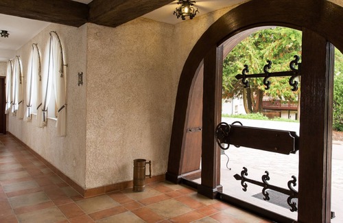 Steinbach Apartment | Enjoy Comfort in a Junior Suite with Wi-Fi and Breakfast