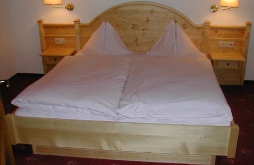 Bad Kleinkirchheim Bed & Breakfast | Cozy Junior Suite with Balcony at Pension Gertraud