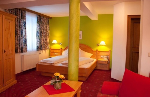 Bad Kleinkirchheim Bed & Breakfast | Cozy Junior Suite with Balcony at Pension Gertraud