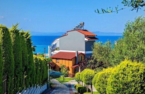 Polichrono Apartment | Experience Coastal Bliss at Sea View Polichrono Hotel