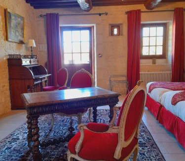 Crepon Apartment | Delightful Junior Suite at Manoir de Mathan, 10 min to Bayeux