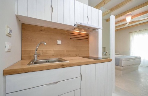 Old Town Naxos Hotel | Relaxing Junior Suite with Side Sea View & Breakfast Included