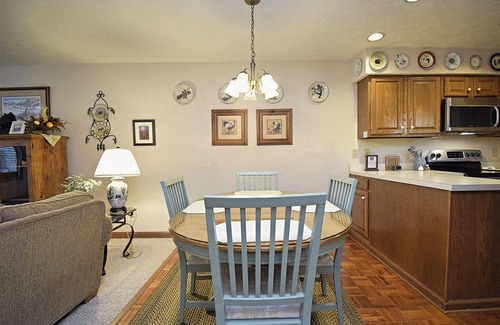Blowing Rock Condo | Premier Chetola Resort Condo with Indoor Pool & Spa Access