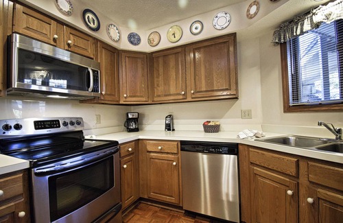 Blowing Rock Condo | Premier Chetola Resort Condo with Indoor Pool & Spa Access