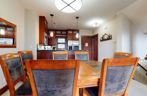 Mammoth Lakes Cabin | Escape to Juniper Crest: 3-Bedroom Townhouse Retreat