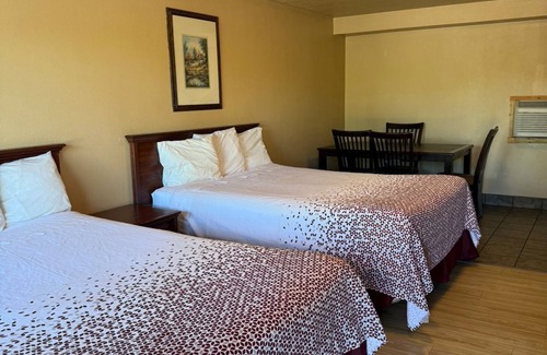 Madras Hotel | Comfortable Stay at Juniper Motel Madras with Spa & Breakfast