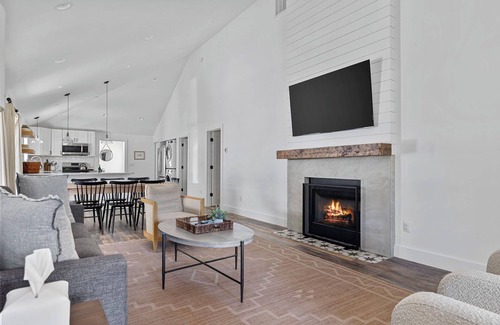 Union Pier House | Escape to Juniper: Cozy Cottage with Hot Tub & Beach Access