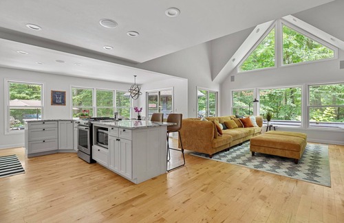 Three Oaks House | Juniper Presents, Gray Haven: A Stunning Woodland Retreat with Pool