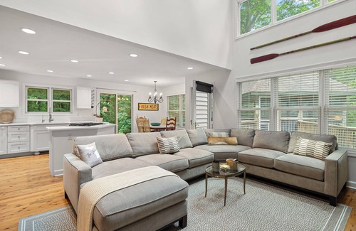 Three Oaks House | Juniper Presents: Treehouse - An Elegant & Spacious Retreat on 1.25 Secluded Acr