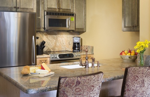Mammoth Lakes Hotel | Experience Juniper Springs Resort with Ocean Views & Spa