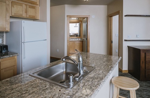 Mammoth Lakes Hotel | Experience Juniper Springs Resort with Ocean Views & Spa