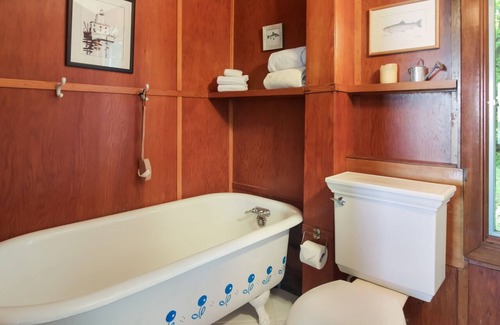 Leland Cottage | Scenic Juniper Trail Cottage on North Lake Leelanau