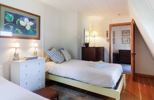 Leland Cottage | Scenic Juniper Trail Cottage on North Lake Leelanau