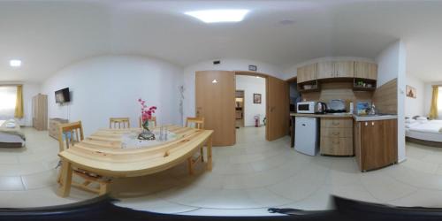 Tiszaujvaros Apartment | Eco-Friendly Juniperus Apartman with Ocean View & Hot Tub