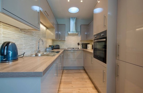 Newton Ferrers Cottage | Junket Studio: Pet-Friendly Retreat with Ocean Views