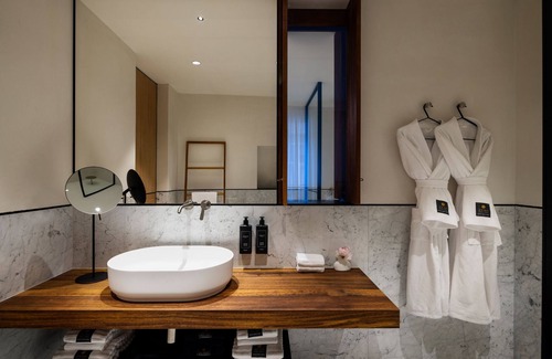 Sofia City Center Hotel | Discover Juno Hotel Sofia: 5-Star Excellence & Amenities