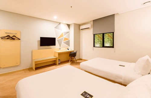 Jakarta Hotel | Budget-Friendly Stay at Juno Jatinegara Jakarta with Breakfast