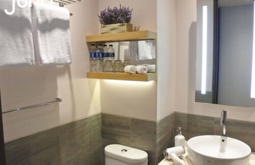 Kampung Bali Hotel | Discover Juno Tanah Abang Jakarta: Family-Friendly Haven
