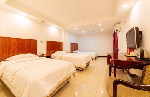 Yuexiu Hotel | Discover Comfort at Junshan Hotel with Spa and Family Amenities