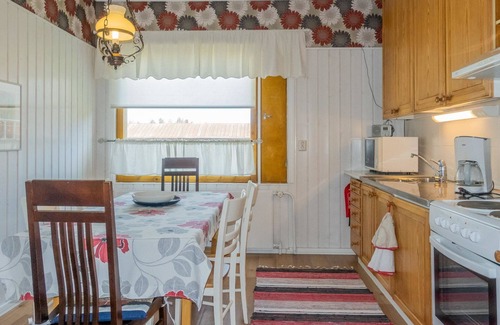 Rovaniemi House | Relaxing Getaway at Juotas Village with Spa & Lake Views