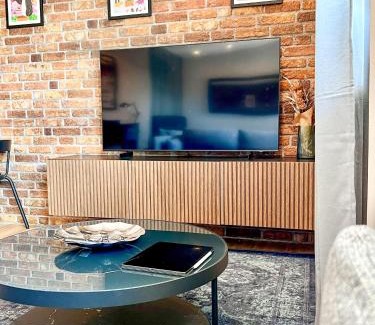 Trier-West/Pallien Apartment | Red Rock Apartments with Kitchen, Parking & Netflix Access