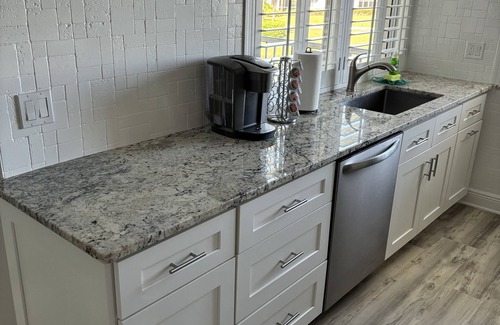 Jupiter Bay Condo | Scenic Jupiter Bay: Lakefront Retreat Steps from the Beach